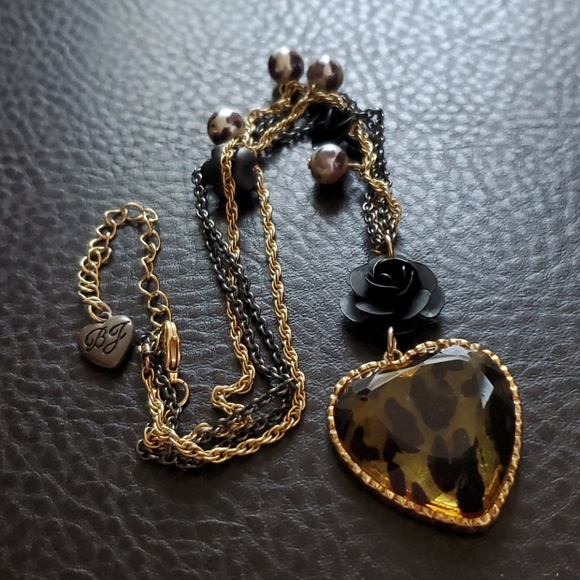 Betsey Johnson necklace - Picture 2 of 9